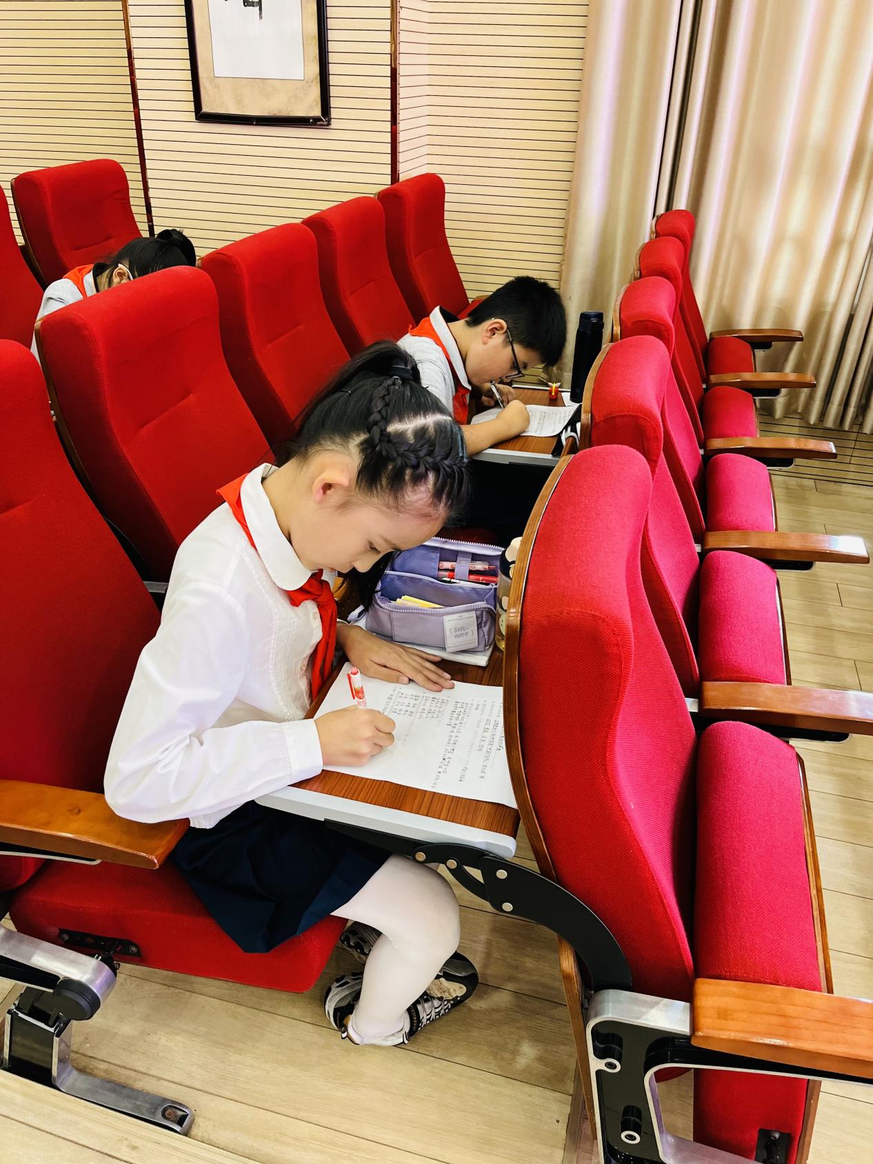 【湖畔·红领巾】逐梦红领巾，争做好队员——金陵小学（仙林湖校区）2023-2024学年大队委换届选举_html_m4976d462.jpg