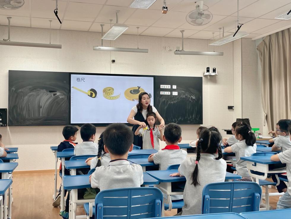 【湖畔·童话课堂】动手做数学——数学故事汇之课例研讨（136）_html_m5779efad.jpg