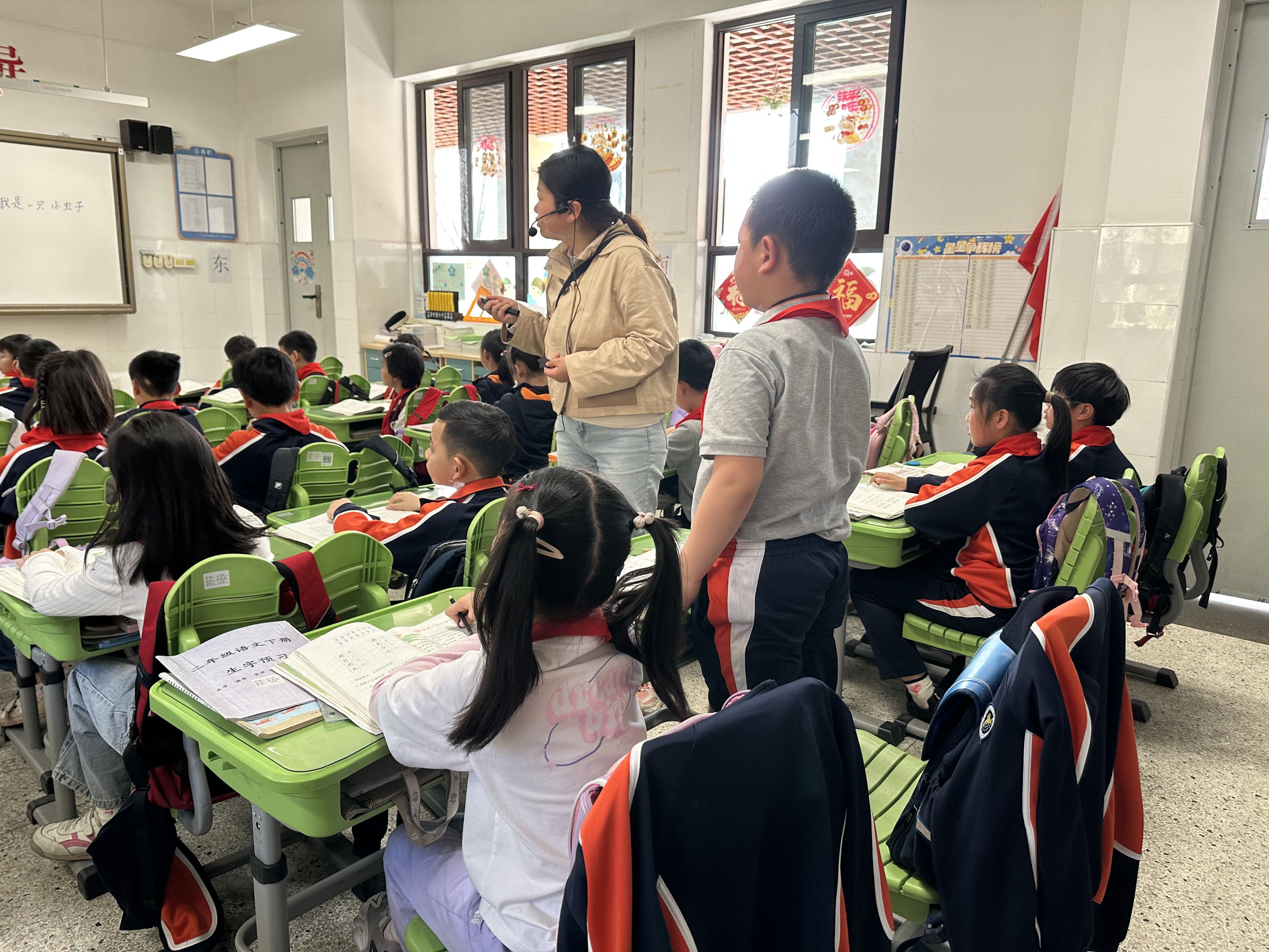 【湖畔&middot;童化课堂】深耕趣味课堂，赋能语文教学——记金陵小学（仙林湖校区）二年级语文组教研活动_html_2a4670a4.jpg