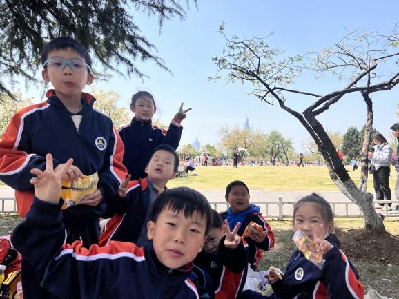 【湖畔·学生活动】春日寻芳 童心飞扬——金陵小学（仙林湖校区）一年级春季综合实践活动_html_m2eae2585.jpg