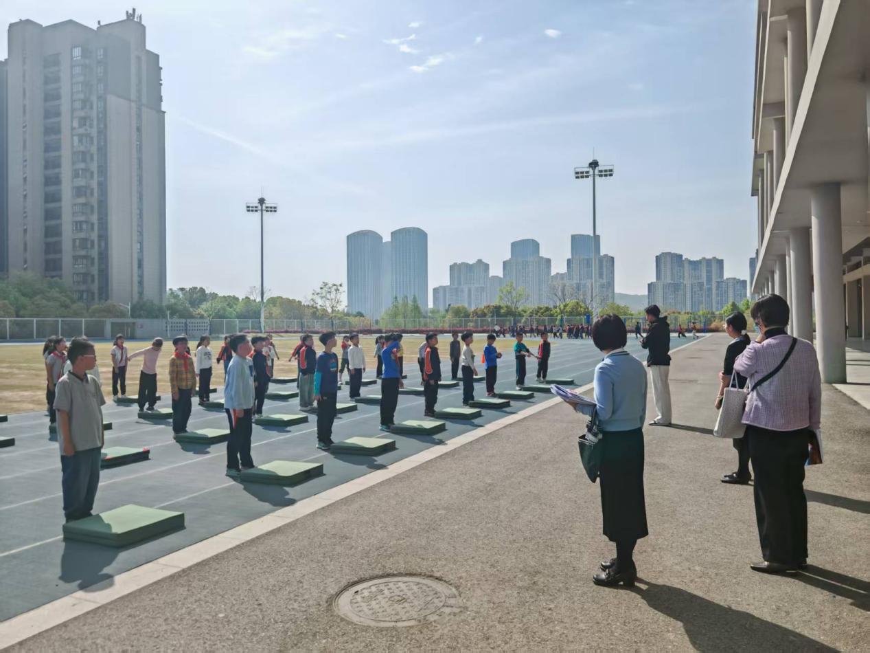 【湖畔·协同育人】聚焦体质健康，督导助力成长——南京市金陵小学（仙林湖校区）4月专项督导_html_174f9e7d.jpg