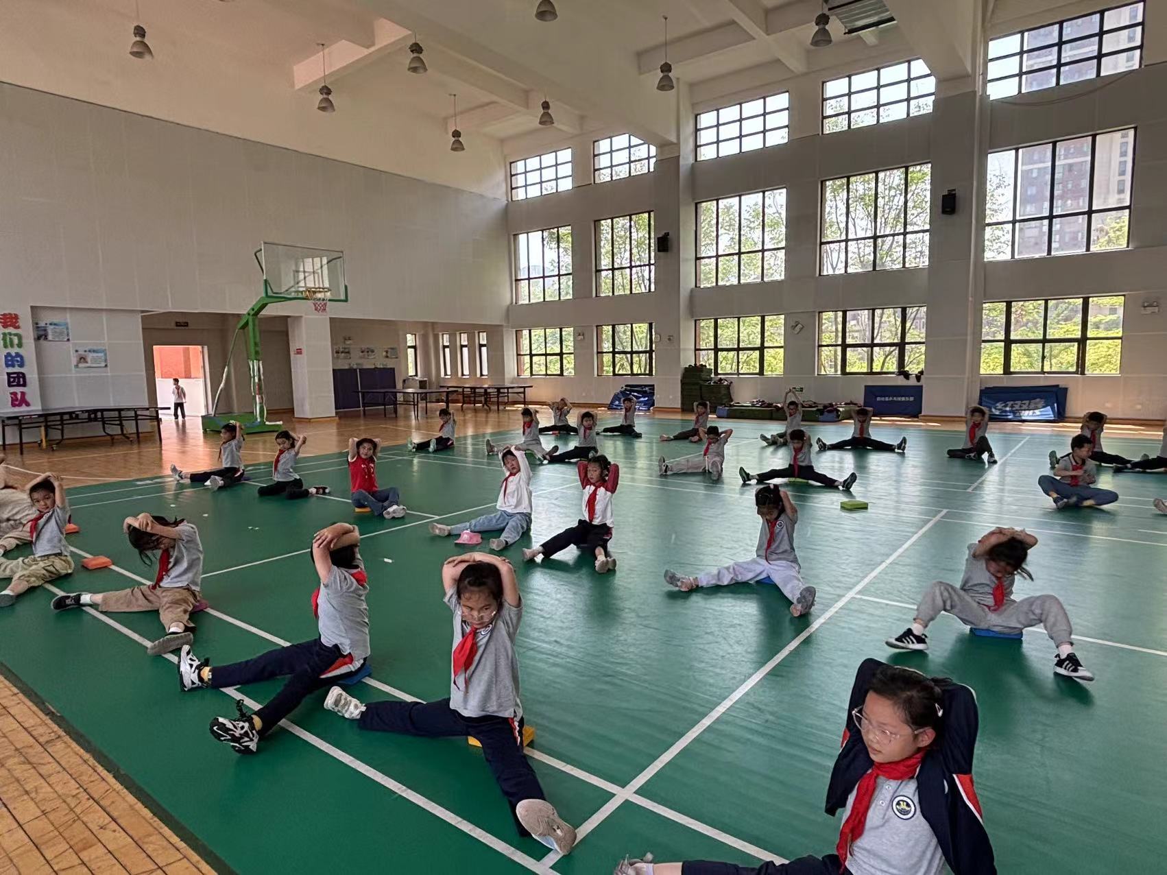 【湖畔·童化课堂】展体育课堂风采，以研促教共成长——体育校本研修之课例研讨（17）_html_m1c27dc11.jpg