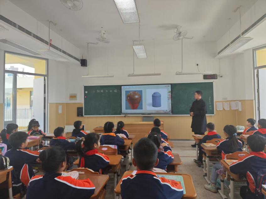 【湖畔·童化课堂】夏韵研语，童心绽华——记金陵小学（仙林湖校区）三年级语文组教研活动_html_m3f447c87.jpg