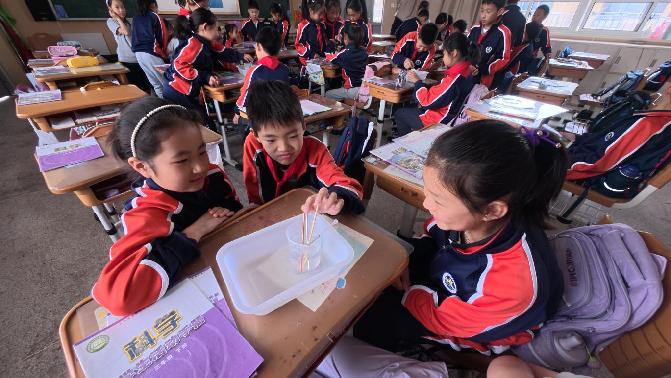 【湖畔·童化课堂】探索金属奥秘，共促教学成长-金陵小学（仙林湖校区）科学课组内教研活动_html_m766ea94f.jpg