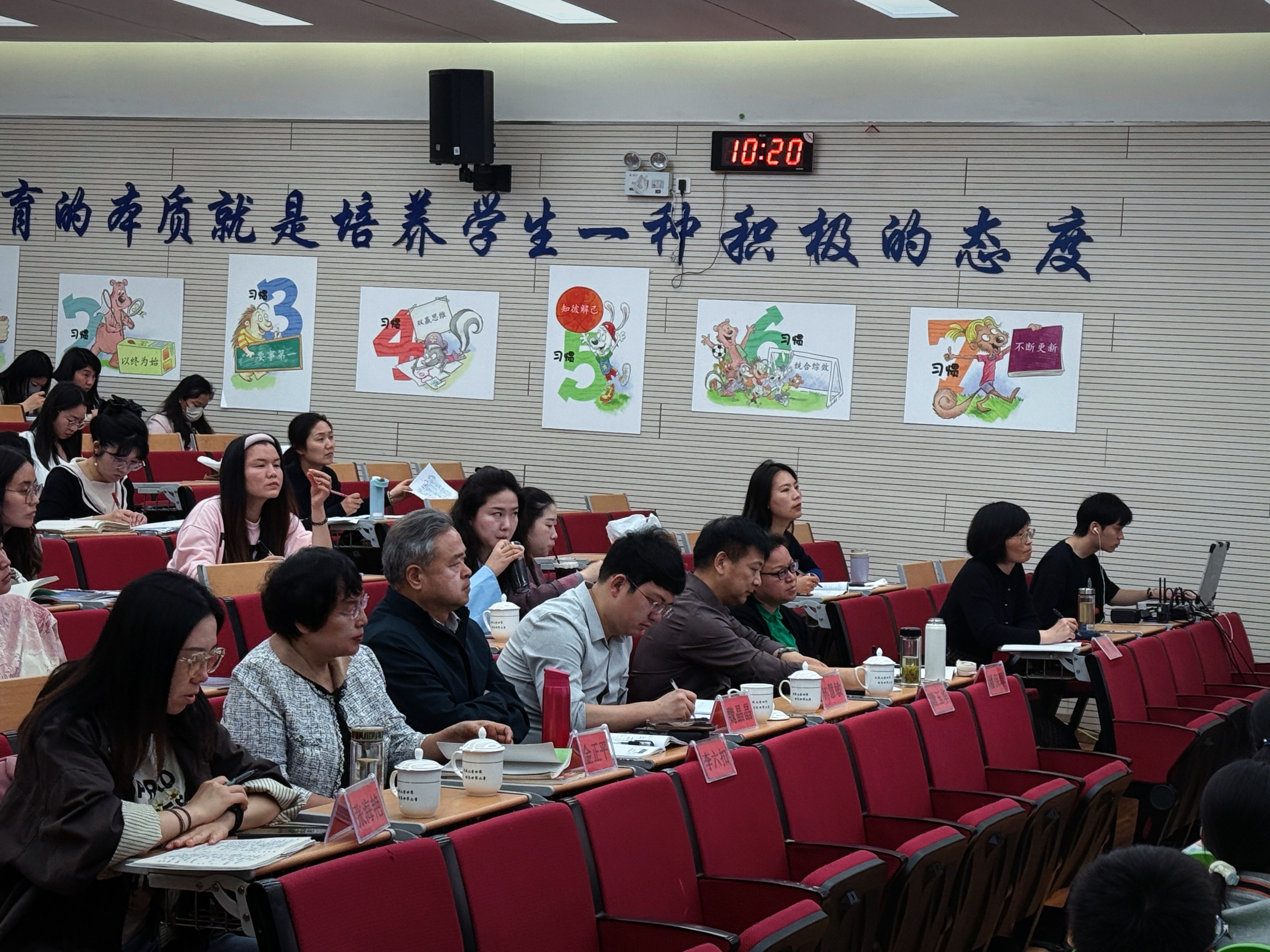 【唐玉华名师工作室（十一）】鉴动物书写智慧，探文本情韵密码(1)_html_m4bfa25f0.jpg