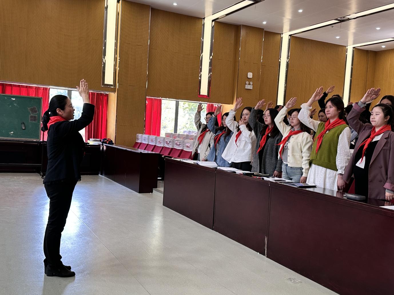 【红领巾宣讲】专业赋能促成长，队旗引领新征程——南京市金陵小学（广志路校区）中队辅导员专题培训活动_html_6b5cc017.jpg