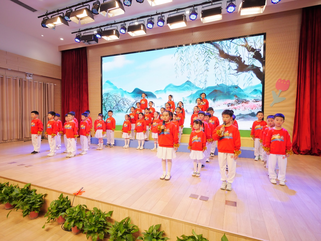 【湖畔·学生活动】“红领巾爱祖国●闪闪发光的你”——合唱比赛一年级专场_html_5e6bf9db.jpg