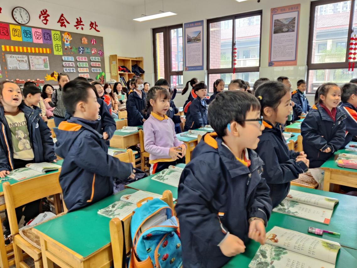 【湖畔·童化课堂】课堂展风采 教研促成长——记金陵小学（仙林湖校区）一年级语文组教研活动_html_m25935b8b.jpg
