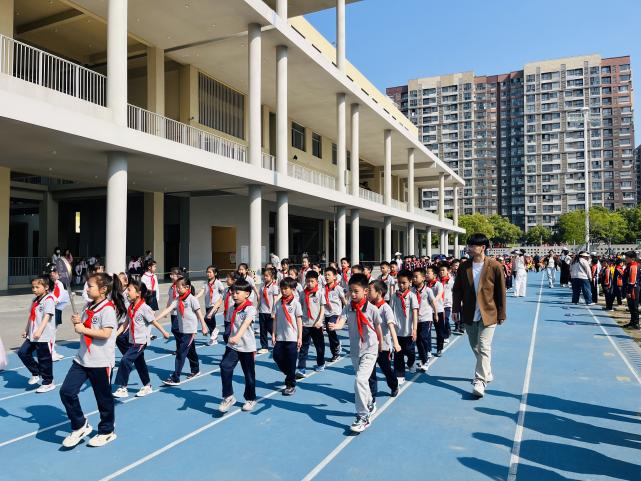 【湖畔·学生活动】“运动展风采，健康向未来” ——金陵小学（仙林湖校区）2023—2024学年春季运动会（二年级）_html_m39bb4dd4.jpg