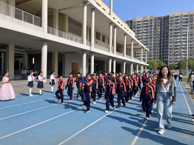 【湖畔·学生活动】“运动展风采，健康向未来” ——金陵小学（仙林湖校区）2023—2024学年春季运动会（二年级）_html_m9ff8d27.jpg