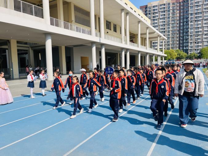 【湖畔·学生活动】“运动展风采，健康向未来” ——金陵小学（仙林湖校区）2023—2024学年春季运动会（二年级）_html_6c5ca212.jpg
