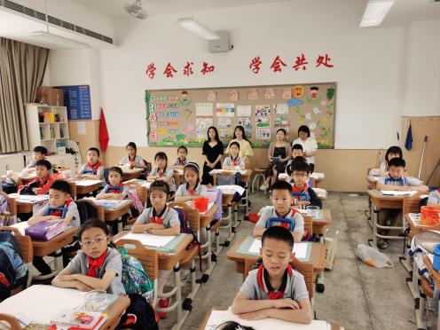 【湖畔·童化课堂】学科融合水主题美术教研活动_html_m4ced2d26.jpg