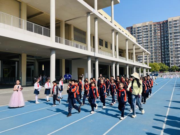 【湖畔·学生活动】“运动展风采，健康向未来” ——金陵小学（仙林湖校区）2023—2024学年春季运动会（二年级）_html_m43077ba0.jpg