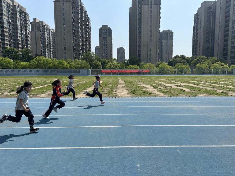 【湖畔·学生活动】“运动展风采，健康向未来” ——金陵小学（仙林湖校区）2023—2024学年春季运动会（二年级）_html_1ce7ff3f.jpg
