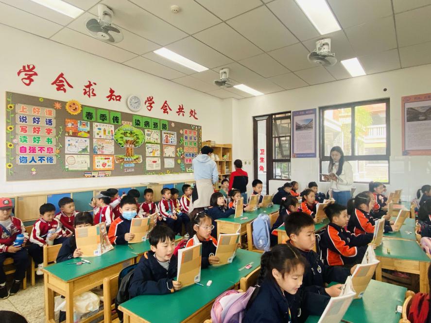【湖畔·童化课堂】春日浓浓，同研成长——记金陵小学（仙林湖校区）语文小组教研_html_m7caa57c.jpg