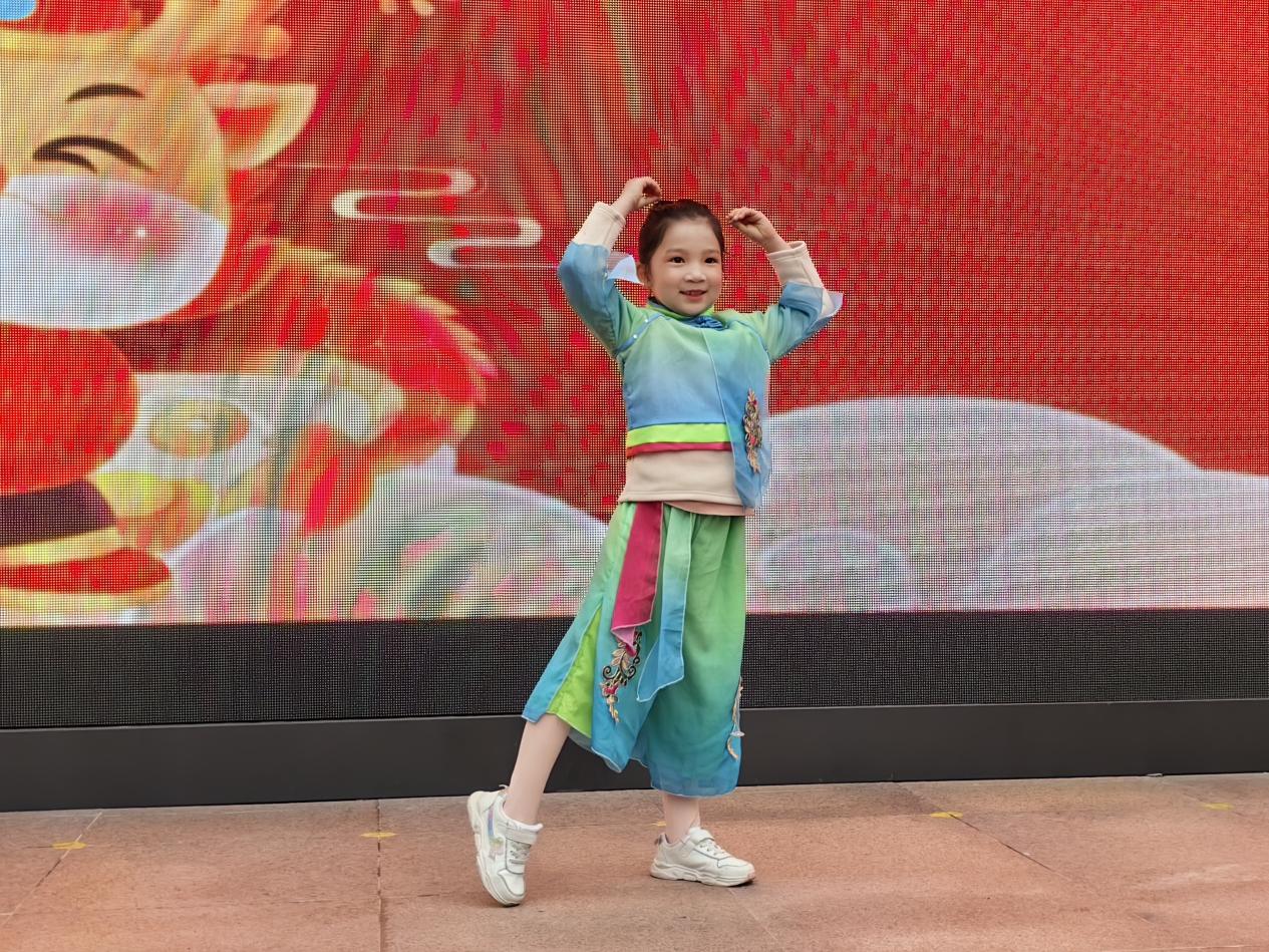 【湖畔·学生活动】“祥龙迎春 龘龘前行 ” ——金陵小学（仙林湖校区）2024元旦国潮市集来啦！_html_6fba706a.jpg
