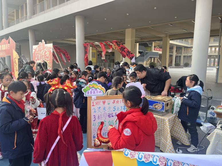 【湖畔·学生活动】“祥龙迎春 龘龘前行 ” ——金陵小学（仙林湖校区）2024元旦国潮市集来啦！_html_m16909460.jpg