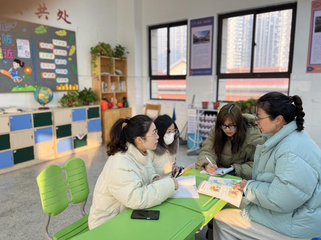 【湖畔·童化课堂】英语组校本培训之两节课例研讨_html_m30780132.jpg