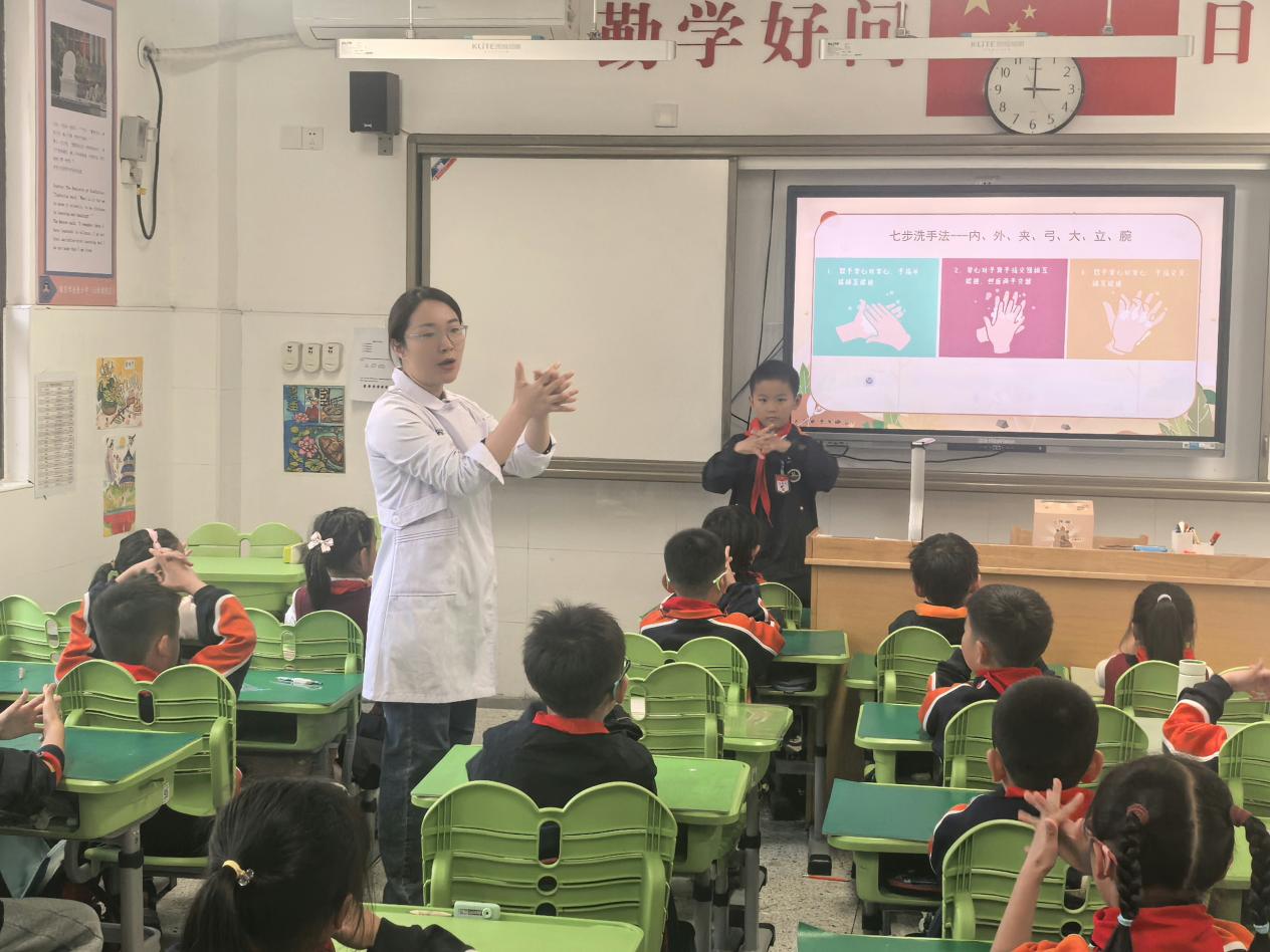 【湖畔·家校共育】关注秋季传染病，掌握预防小知识——二（21）班家长课堂_html_7d4afe59.jpg