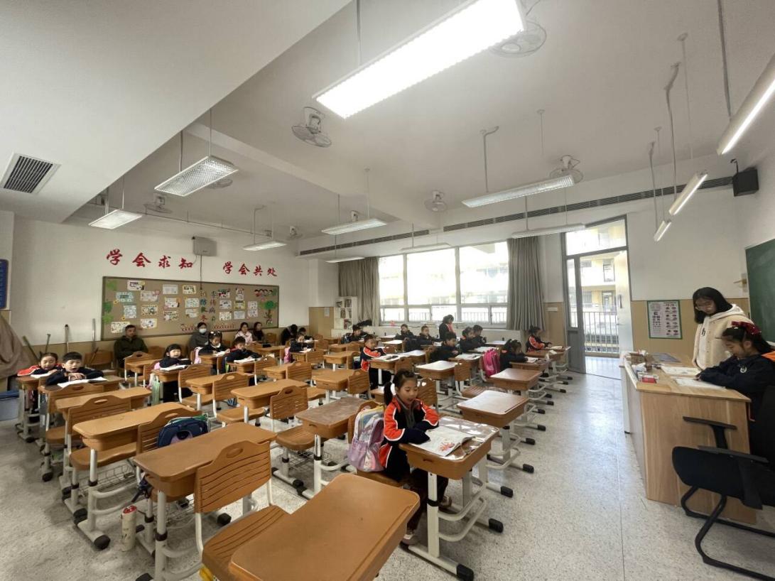 【湖畔·家校共育】携手启航，共筑成长梦——金陵小学（仙林湖校区）第五次“家长开放月”（一年级篇）_html_m5a092ea4.jpg