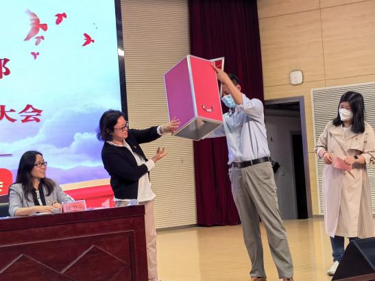 【桂山夜话】中共南京市金陵小学党总支部增补委员及新增下属党支部成立大会_html_m206afb6c.jpg