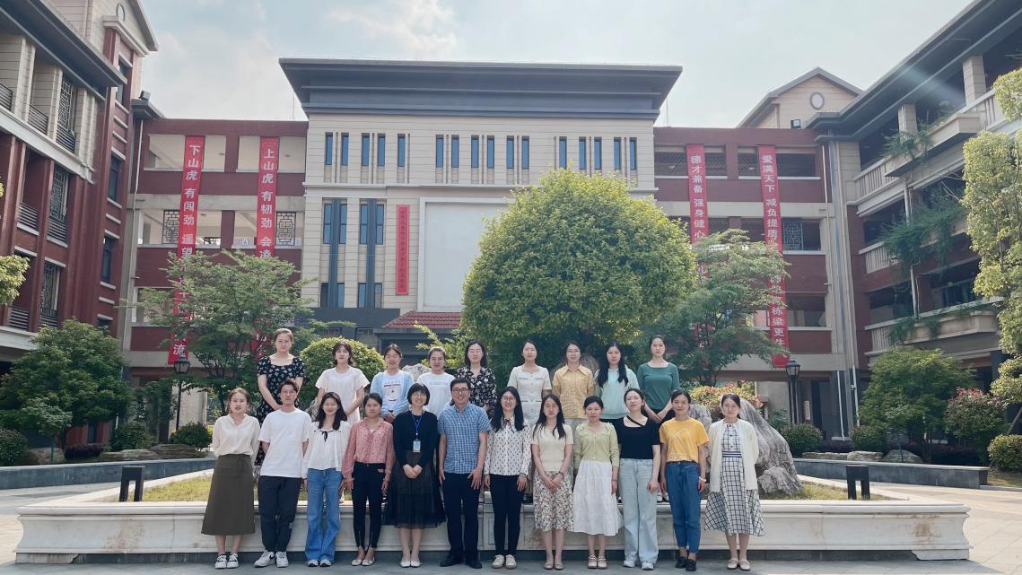 【湖畔光影】第九届“数学故事汇”活动周之小数报编辑进校园_html_3c02e6cb.jpg