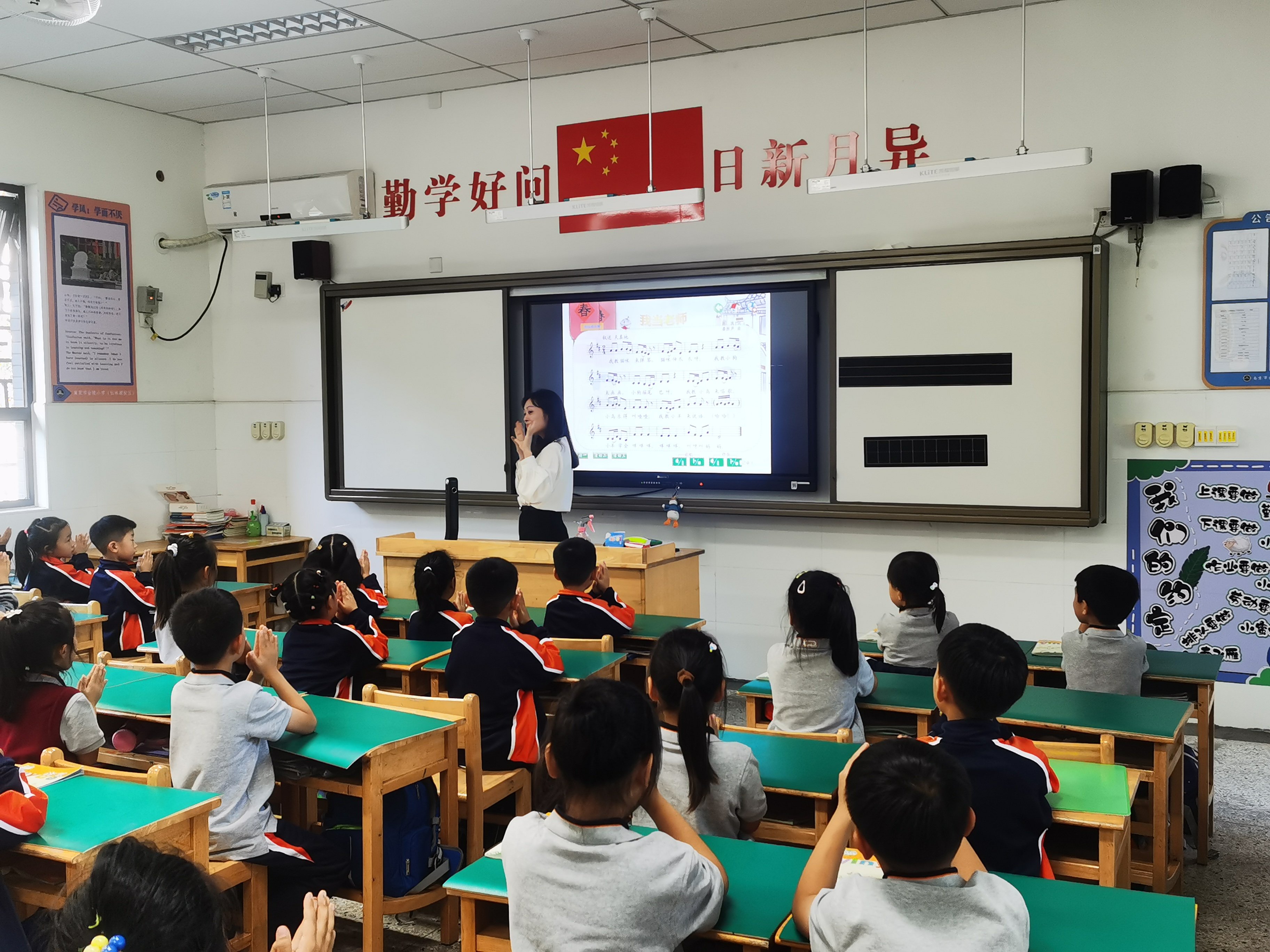 【湖畔·童化课堂】音“悦”我心，乐享教研——音乐校本研修之课例研讨_html_30170e83.jpg