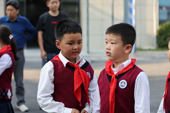 【湖畔·学生活动】把握童声话筒，做新时代小记者——金陵小学（仙林湖校区）少先队员代表参观栖霞区融媒体中心_html_3791156a.jpg