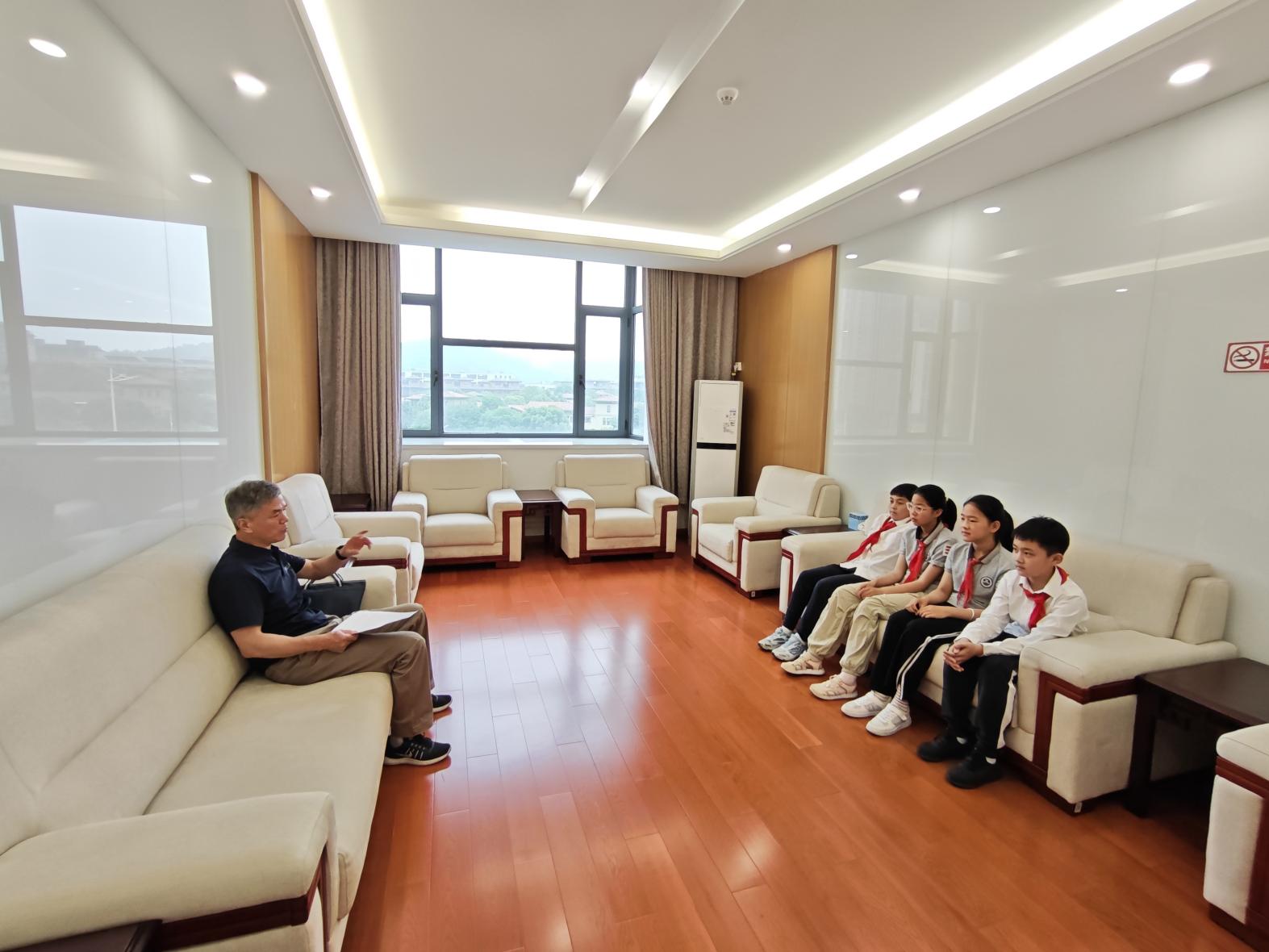 【博学广志】聚焦安全建设 提升安全意识——栖霞区责任督学莅临我校开展5月份专项督导(2)_html_m7c54747e.jpg