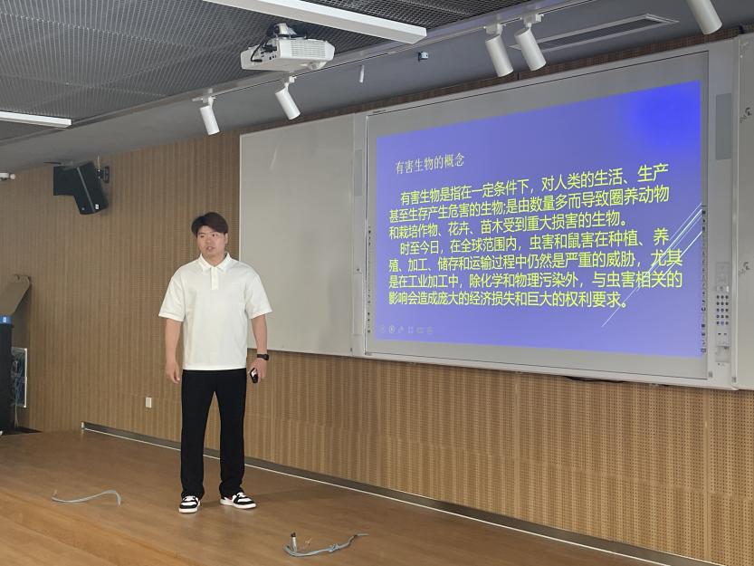 【湖畔·共佑安全】筑牢校园舌尖防线 守护师生“食品安全”——南京市金陵小学仙林湖校区召开食堂食品安全专题会议_html_5fa9db28.jpg