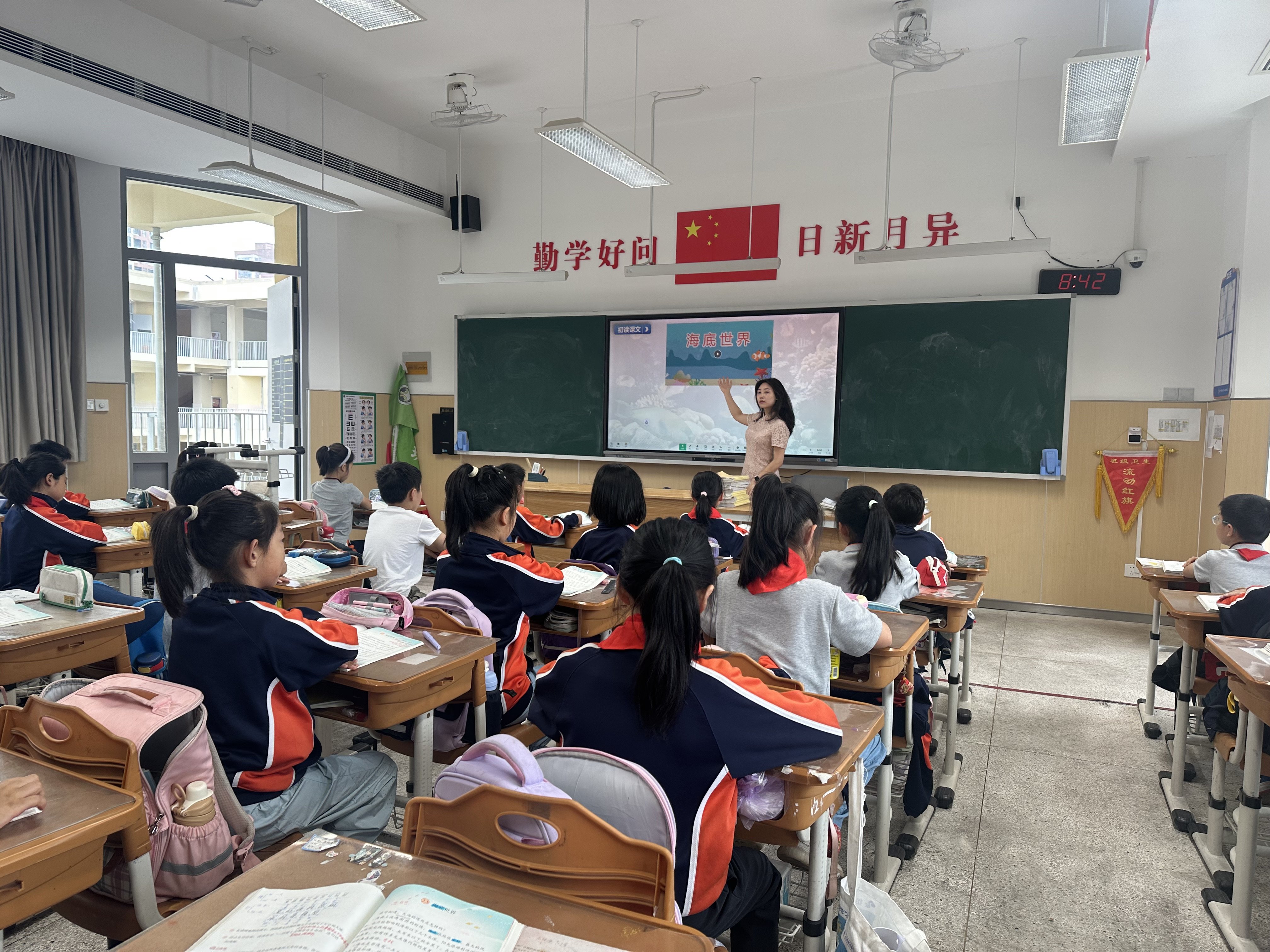 【湖畔·童化课堂】探索海底奥妙，构建高效课堂——记金陵小学（仙林湖校区）三年级语文组教研活动_html_2fe048a8.jpg