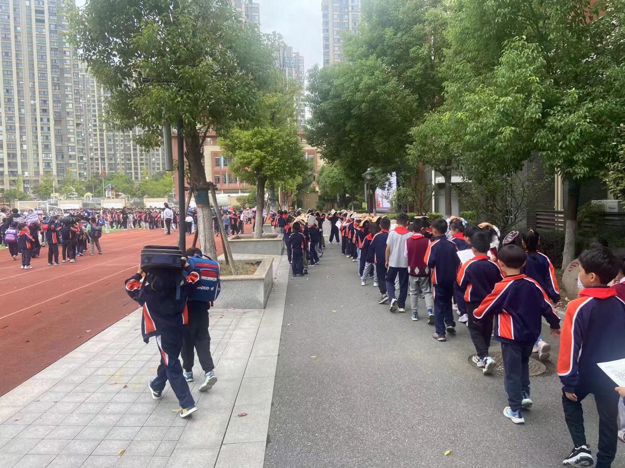 防震减灾演练_html_m19dfd5f5.jpg