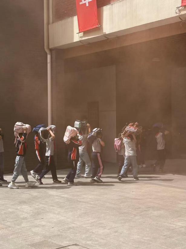 防震减灾育于心 安全演练践于行_html_m1e86f4b9.jpg