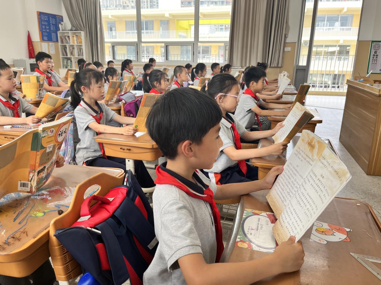 【湖畔·童化课堂】感受神话魅力，弘扬传统神奇——记金陵小学（仙林湖校区）二年级语文组教研活动_html_m38caaf70.jpg
