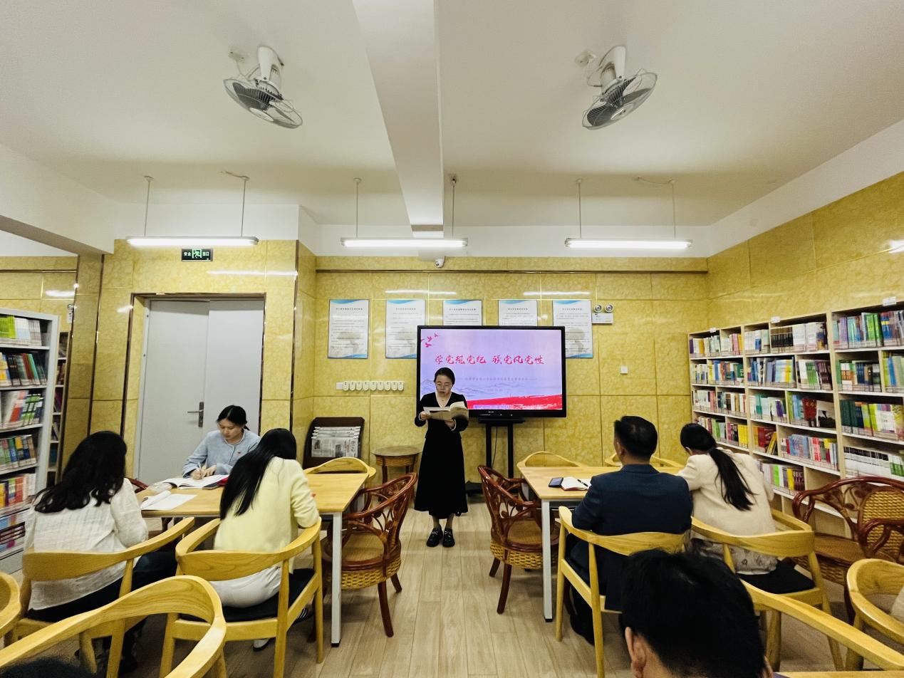 【湖畔·先锋示范】（主题党日）“旗帜指引方向  党建聚力发展”  ——金陵小学仙林湖校区党支部学期总结会_html_m7f38eeda.jpg