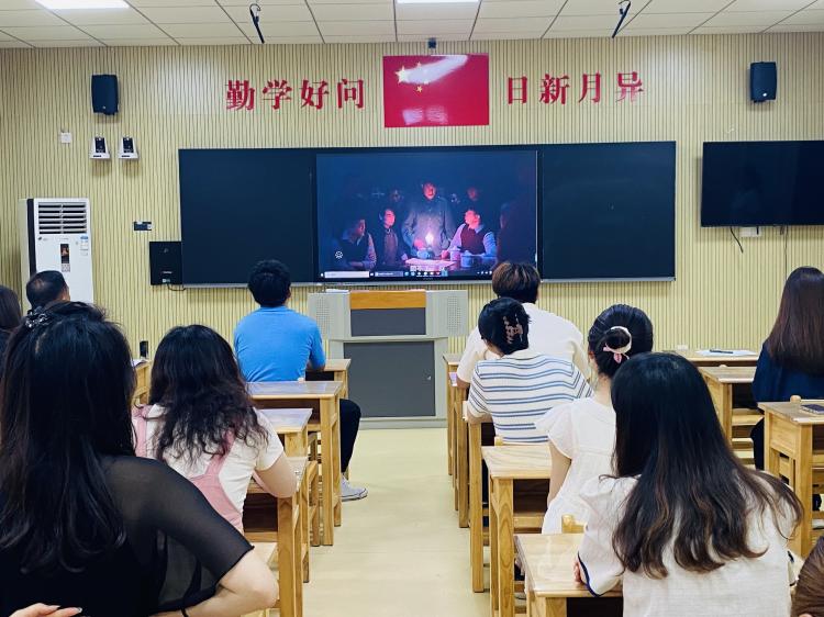 拥护党的领导 跟党奋进新征程——南京市金陵小学（仙林湖校区）主题团日活动_html_m5324e52d.jpg