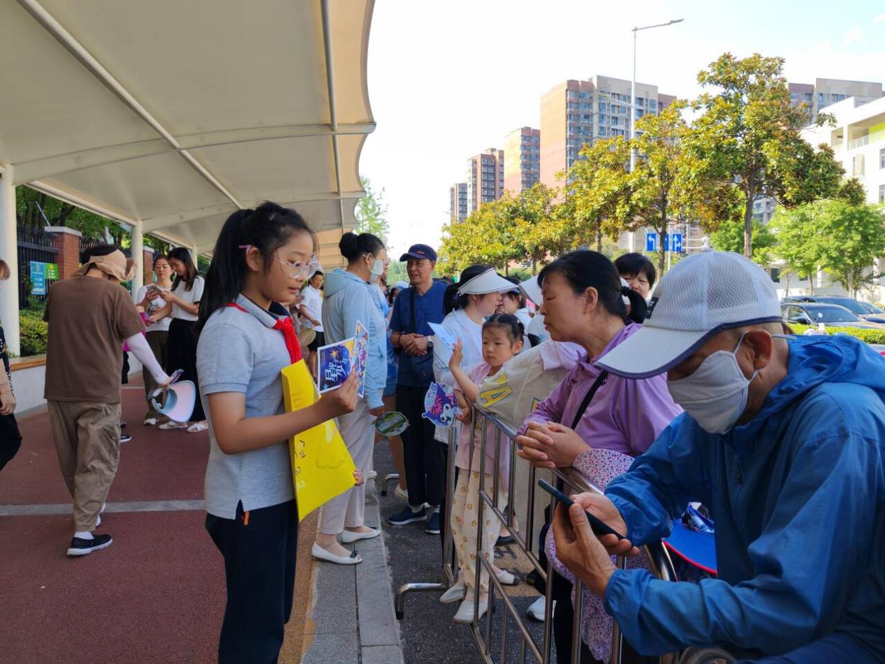 【湖畔·学生活动】给爱一个拥抱 ——明信片义卖活动_html_573f0a67.jpg