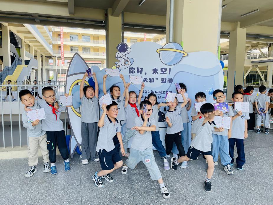 赋趣于乐炼技能，逐梦九天提素养——“你好，太空！”金陵小学（仙林湖校区）学科游园活动_html_m196392f6.jpg