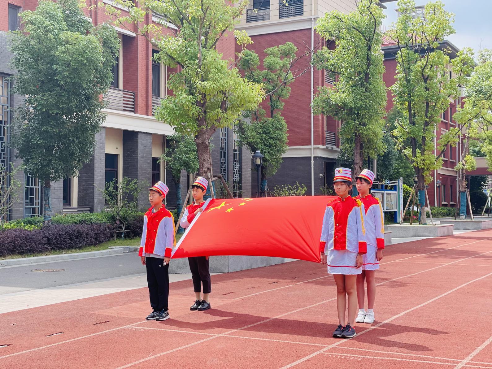 【湖畔光影】科学复习——金陵小学（仙林湖校区）第十八周升旗仪式_html_mccd9f13.jpg