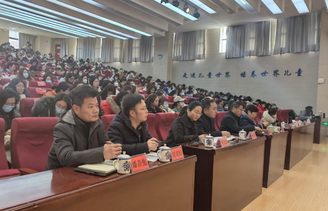 【湖畔·级部动态】踔厉奋发继往开来  求实创新再创辉煌——2022-2023学年度第二学期金陵小学集团教师会议_html_m50a4f3ba.jpg