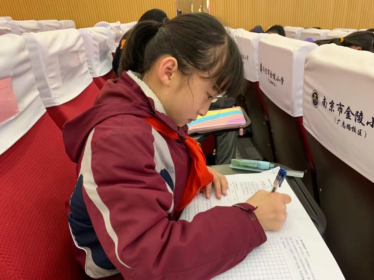 【博学广志】诗歌点亮童心  诗意润泽童年——记金陵小学广志路校区第三届“石抱树”杯诗歌竞赛决赛（高年级组）_html_m9c0d313.jpg