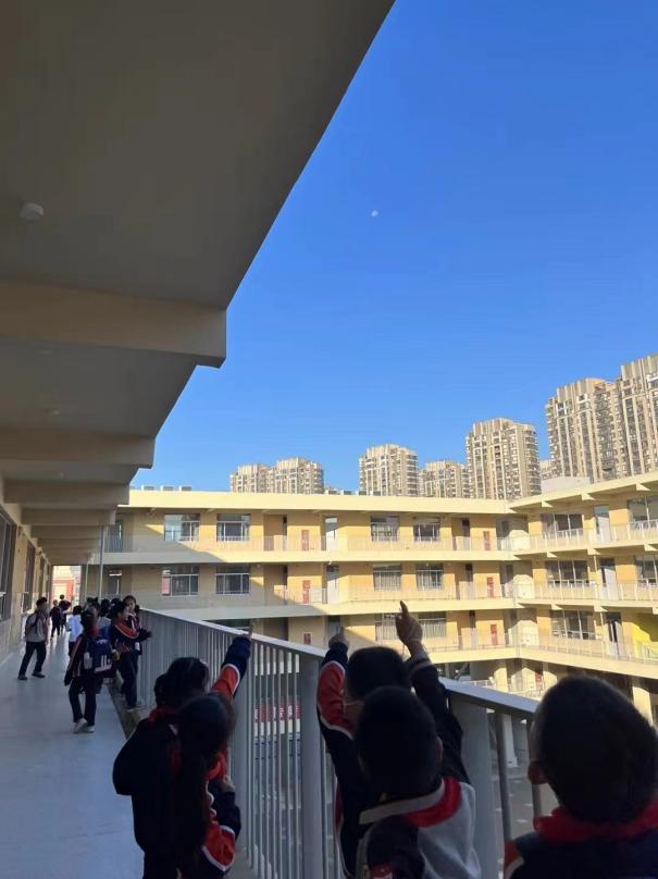 【湖畔·童化课堂】秋风迎新思，教研共成长——科学组校本研修之课例研讨（2）_html_43a2dd49.jpg
