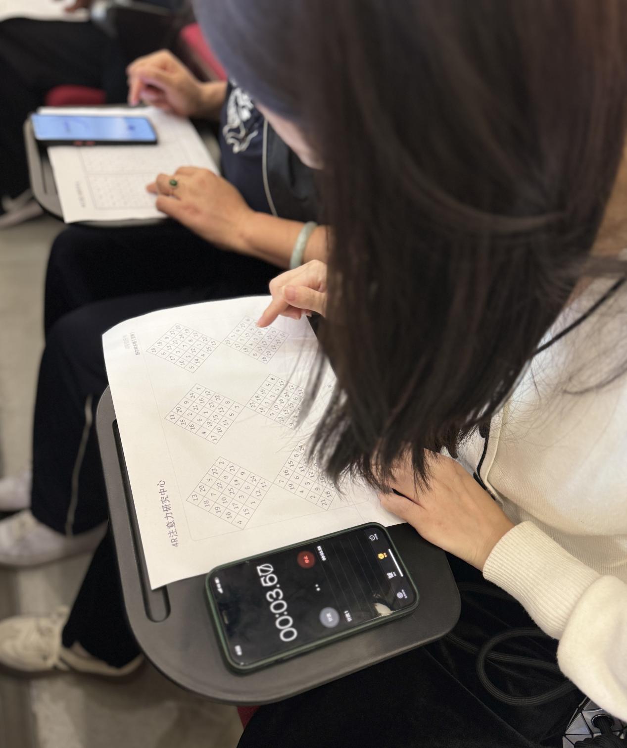 【博学广志】培养孩子专注力，促进未来学习力——三年级“注意力培养”家长专题讲座_html_m163f760b.jpg