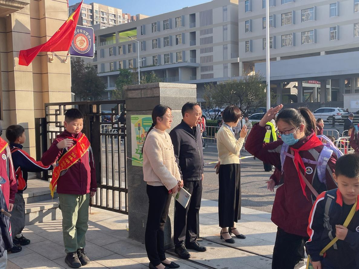 【湖畔·协同育人】督劳动教育，促学生成长——记金陵小学（仙林湖校区）10月专项督导_html_m47e1f8d4.jpg