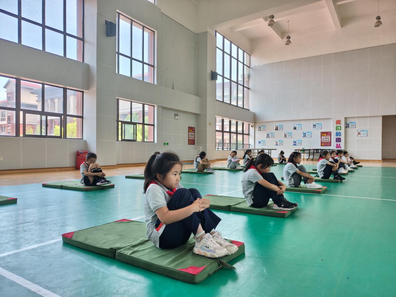 【湖畔·童化课堂】展体育课堂风采，以研促教共成长——体育校本研修之课例研讨（19）_html_6d144f57.jpg