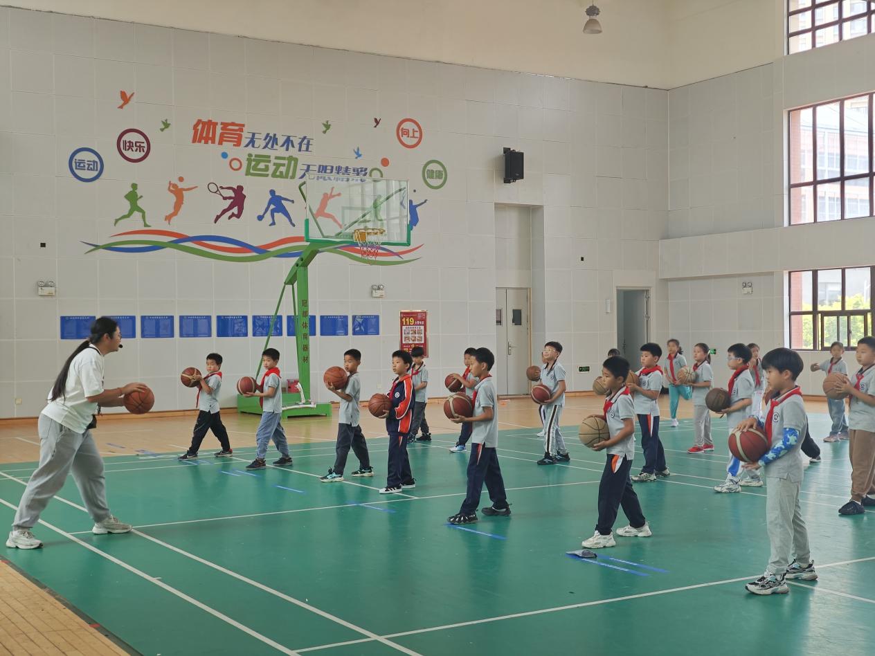【湖畔·童化课堂】展体育课堂风采，以研促教共成长——体育校本研究之课例研讨（18）_html_m5d212186.jpg
