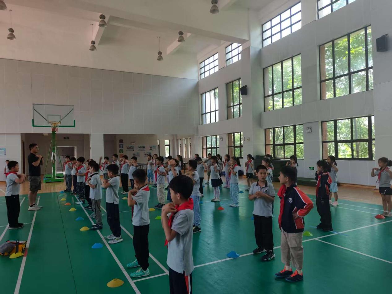 【湖畔·童化课堂】展体育课堂风采，以研促教共成长——体育校本研修之课例探讨（20）_html_m4c98085a.jpg
