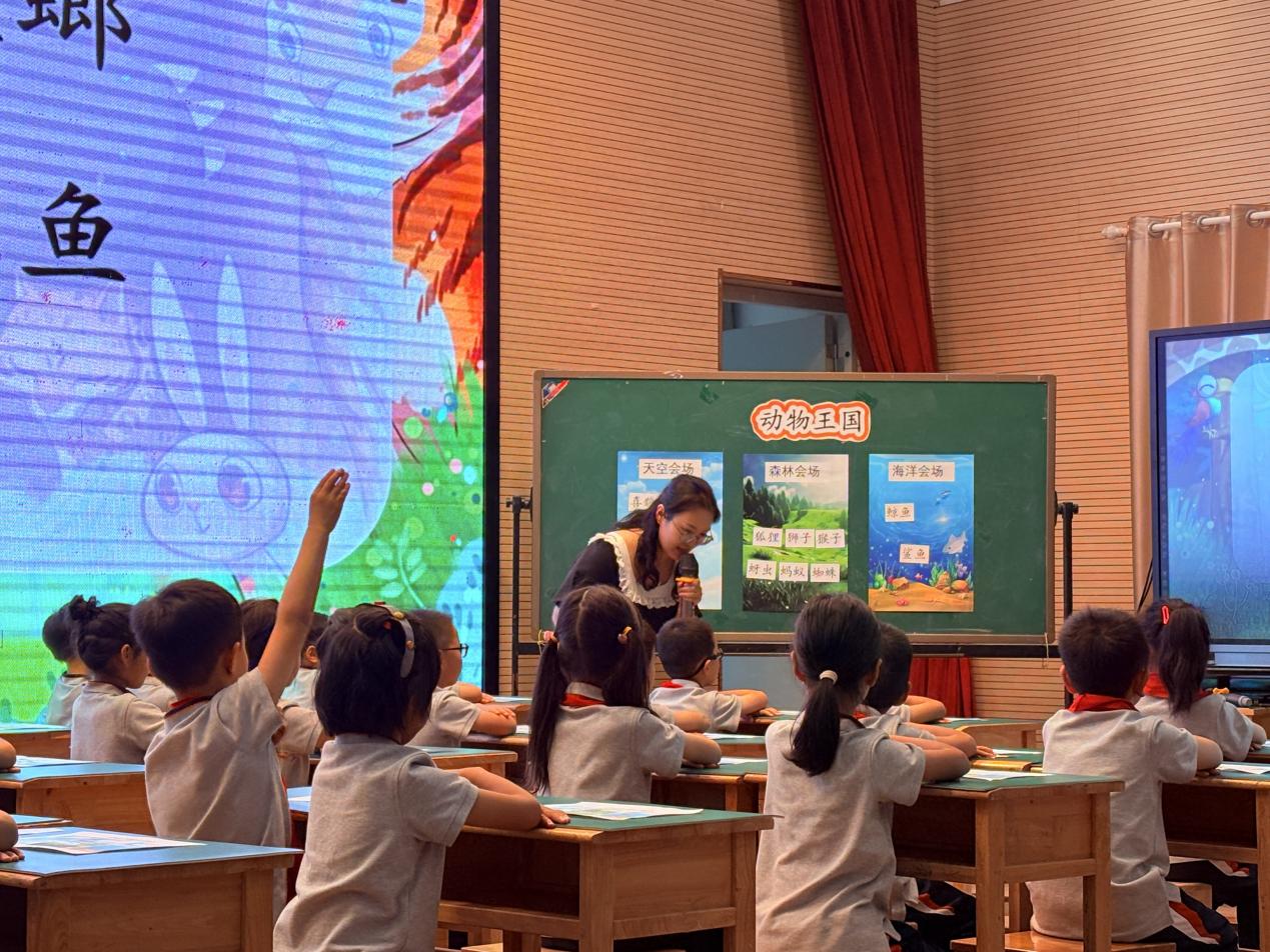 从“经历”走向“经验”一一栖霞区小学语文低年级“学科实践”专题研讨_html_m131a770c.jpg
