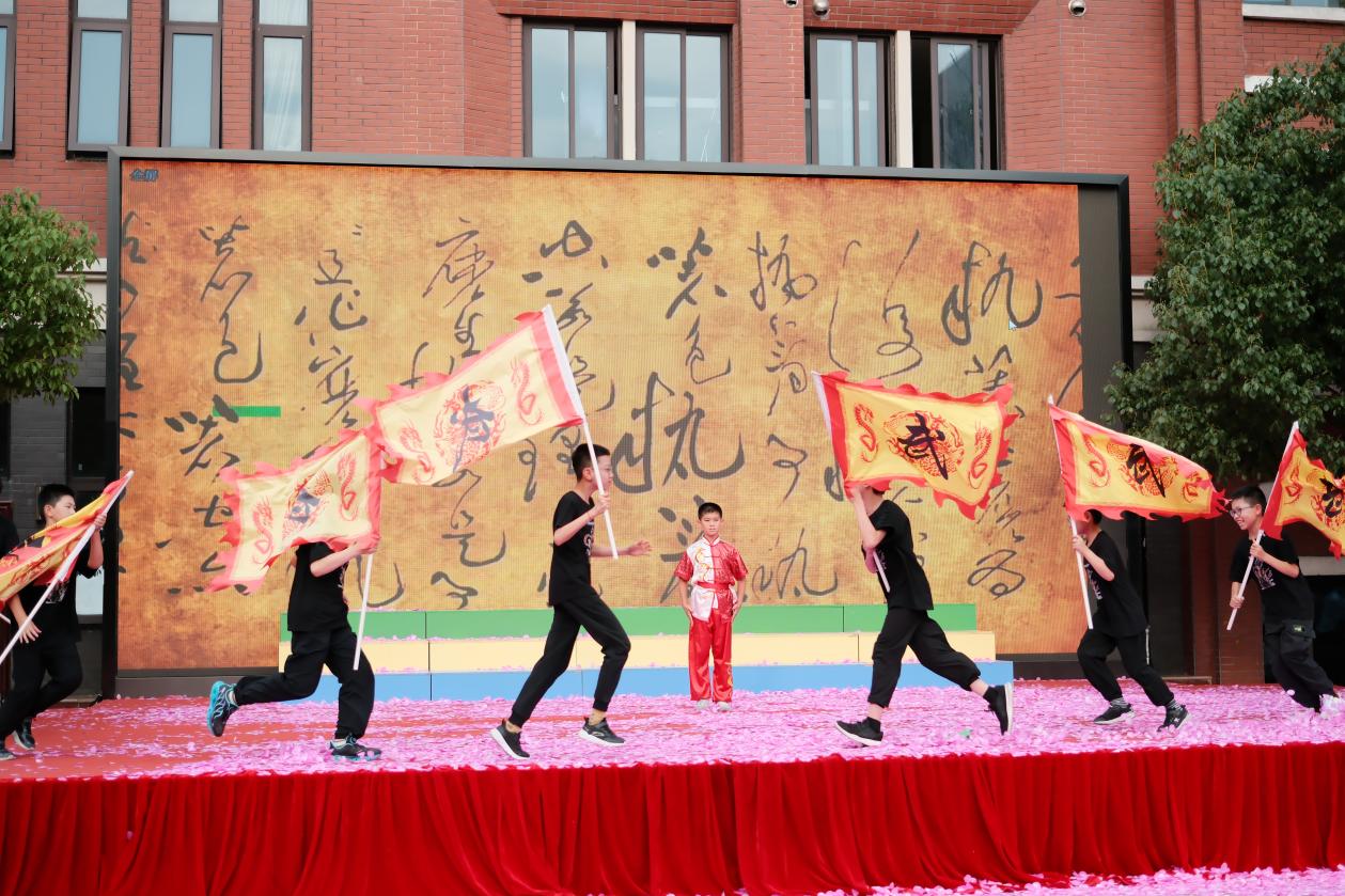 【湖畔·学生活动】永远是夏天——金陵小学（仙林湖校区）2019级毕业典礼圆满举行_html_3700b189.jpg