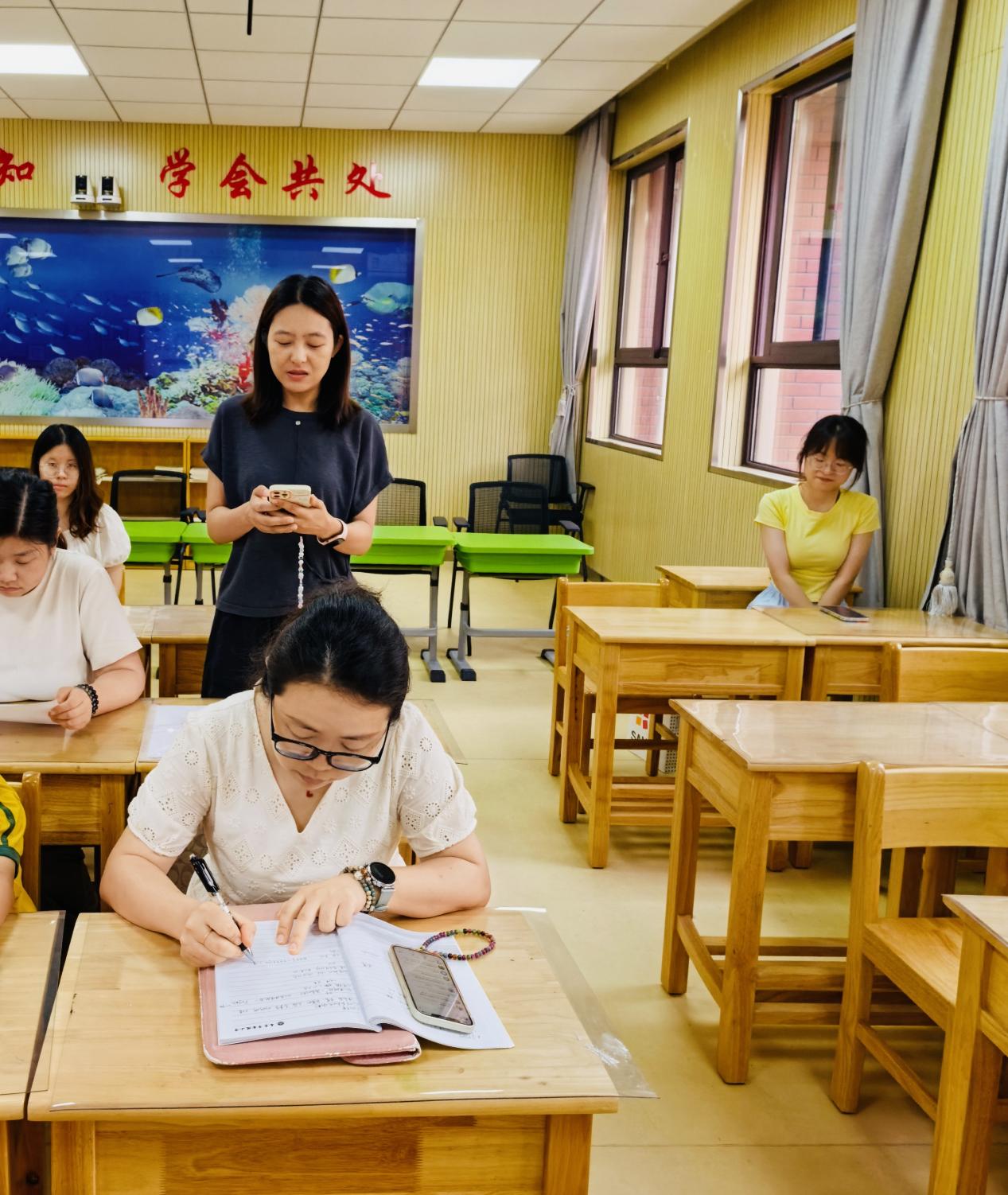 【湖畔·科研引领】期末总结凝智慧 科研征程启新篇——2024-2025学年第二学期金陵小学（仙林湖校区）科研导师制期末会议_html_784a2c4c.jpg